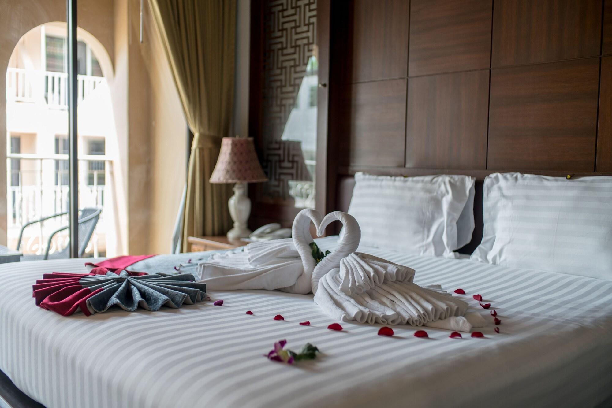 Minatale Phuket Hotel Patong Exterior photo